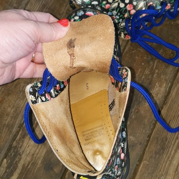 Dr. Martens - Picture 9 of 10